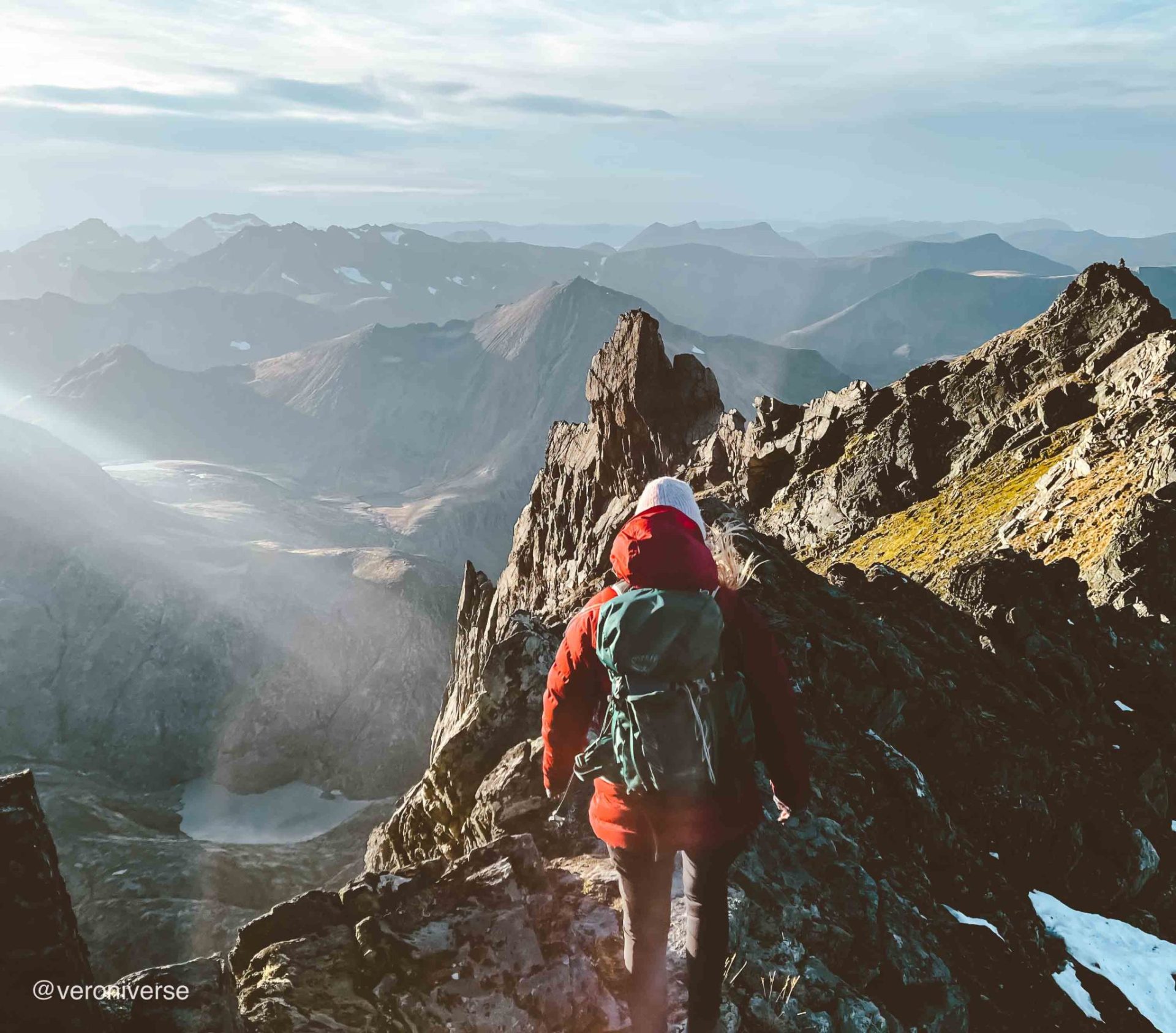 Toppen av Jønshornet. Small fjellrygg og luftig parti